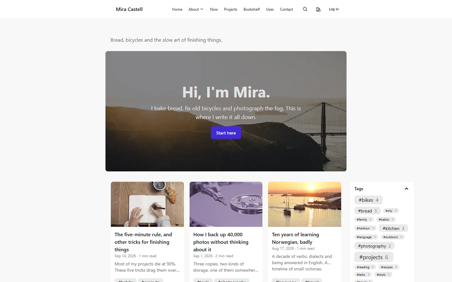 A Soloblog homepage with photo cards and a tag cloud